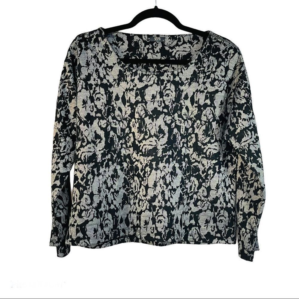 Siva Seventy Deluxe gray and black long sleeve top
